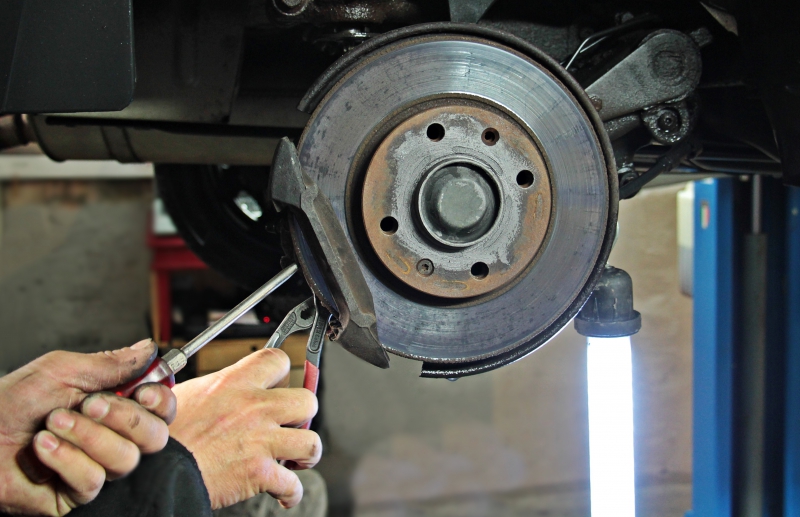 garagiste-ST MANDRIER SUR MER-min_auto-repair-1954636